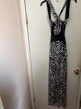 Juniors Black & White Zebra Print Maxi Dress size 5/6